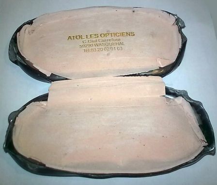 l'étui à lunettes de Robin